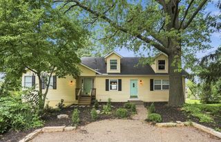 1147 Fenno Dr, Riverdale, IA 52722