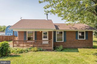204 4th St, Broadway, VA 22815
