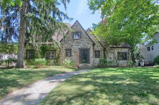 425 Bryn Mawr St, Birmingham, MI 48009