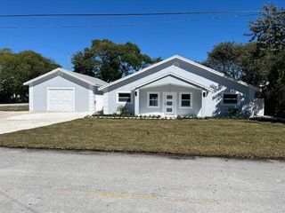 32 Bonefish Ave, Key Largo, FL 33037