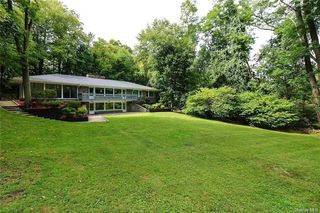 1215 Bedford Rd, Pleasantville, NY 10570