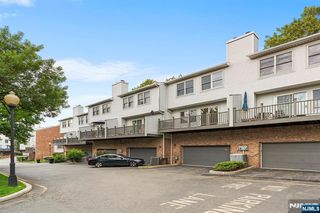 477 Undercliff Ave, Edgewater, NJ 07020