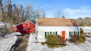 157 Old Upton Rd, Grafton, MA 01519