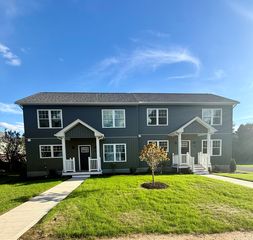32 Knipfer Ave #32A, Easthampton, MA 01027