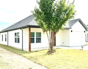 137 Westview Dr, Mabank, TX 75156