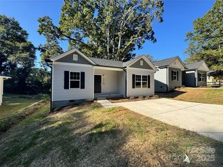 1215 1/2 Mountain Ave, Gastonia, NC 28052