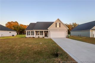 91 Guard Ln, Parkton, NC 28371