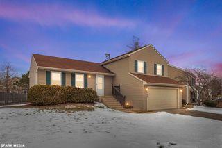 122 Canton Ln, Streamwood, IL 60107
