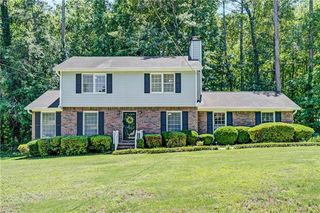 5201 Beechwood Forest Dr, Lithonia, GA 30038