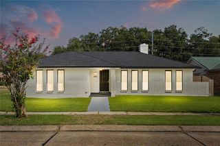 4056 Post Dr, Harvey, LA 70058