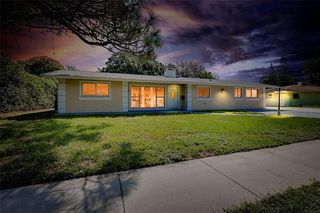 811 45th St W, Bradenton, FL 34209