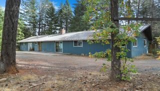 1028 N  Old Stage Rd, Cave Junction, OR 97523