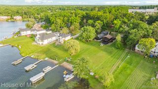 10890 Hillway Dr, White Lake, MI 48386