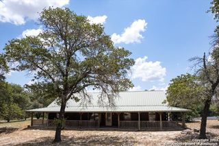 1258 Flash Circle, Luling, TX 78648