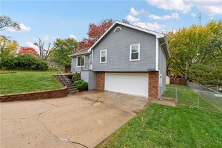 6800 Jason Smith Ct, Gladstone, MO 64118