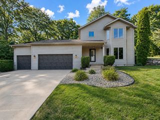 213 Yarrow Hill Dr, Cottage Grove, WI 53527