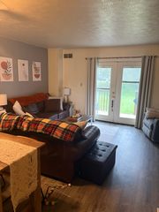 160 Woodhaven Dr, Seven Fields, PA 16046