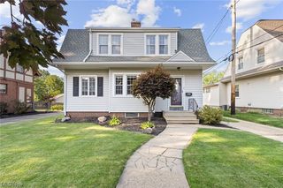 203 Crescent Dr, Akron, OH 44301