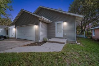 216 Maplelawn St SE, Kentwood, MI 49548