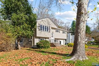 87 Primrose Ln, Closter, NJ 07624