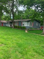 70 N  Eagle Ln, Mound City, KS 66056