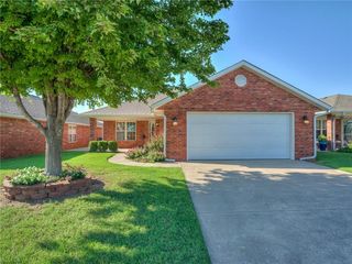 306 Silver Leaf Pl, Tuttle, OK 73089