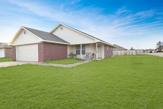 121 Wolf Ln, Waco, TX 76705