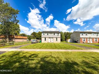 656 Bruns Dr, Rossford, OH 43460