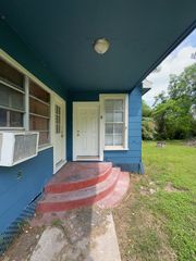 310 N  Rockisland St #4, Angleton, TX 77515