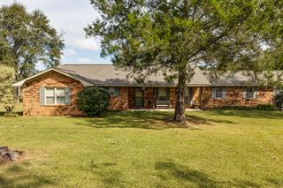 226 Phillips Rd W, Seminary, MS 39479