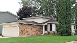 918 Cumberland Ct, Carol Stream, IL 60188