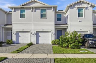 846 SE Grovebush Ln, Port Saint Lucie, FL 34984