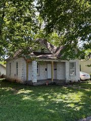 946 W Poplar Street, Springfield, MO 65802