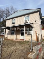 415 Hudson St #1, Florence, AL 35630