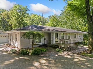 10321 N  500 E, Syracuse, IN 46567