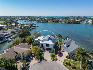 726 Key Royale Dr, Holmes Beach, FL 34217