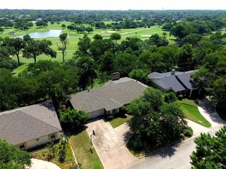 5920 Diamond Oaks Dr S, Haltom City, TX 76117