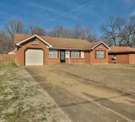 1820 W  Holmes Rd, Memphis, TN 38109