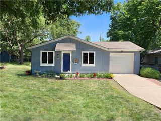 810 N  Iowa St, Olathe, KS 66061