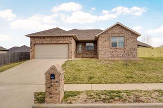 1206 N Farmington Drive, Ozark, MO 65721