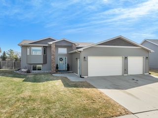 1508 Laurel Ln NW, Minot, ND 58703