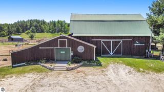 4565 Stover Rd, Bellaire, MI 49615