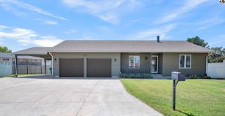 1403 Oakmont St, McPherson, KS 67460