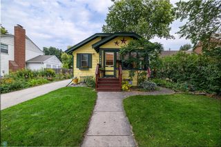 1430 6th St S, Fargo, ND 58103