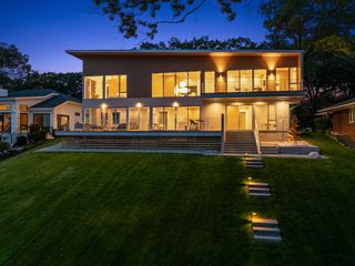 602 Lawn Ave, Holland, MI 49424