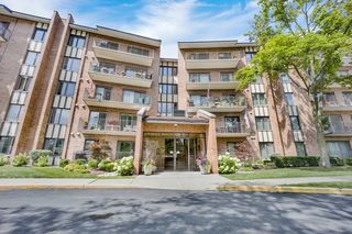 701 Lake Hinsdale Dr #106, Willowbrook, IL 60527