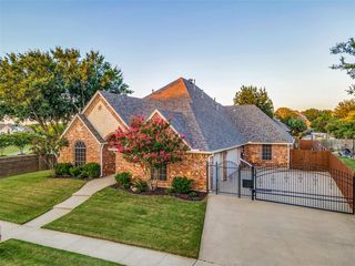 7912 Forest Lakes Ct, North Richland Hills, TX 76182