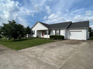 816 Red Clover Ave, Bowling Green, KY 42101