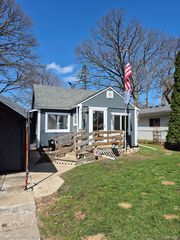 3500 Overton St, Waterford, MI 48328