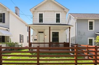 243 W  State St, Oakdale, PA 15071